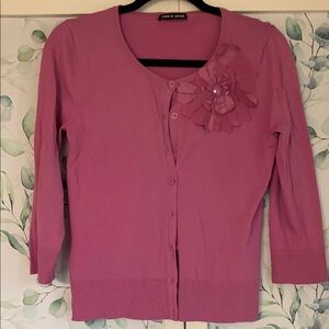 Cable & Gauge mauve/pinkCardigan with Floral Accent